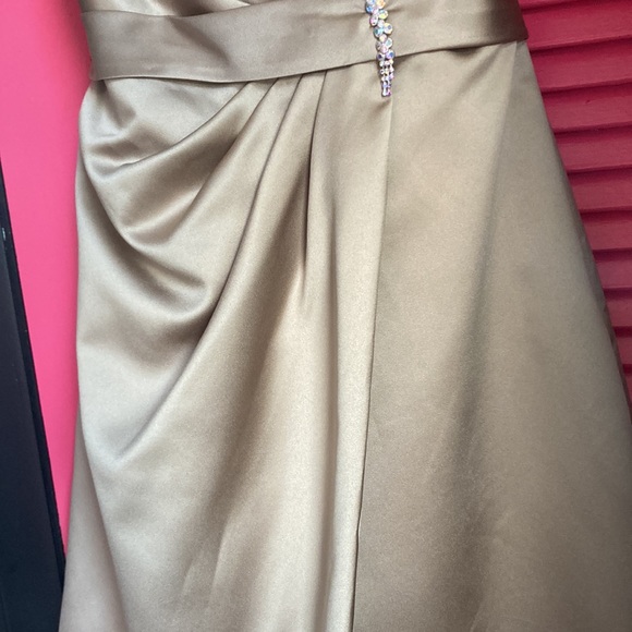 Alexia Designs SAMPLE gown short size 12 bronze - Picture 6 of 14